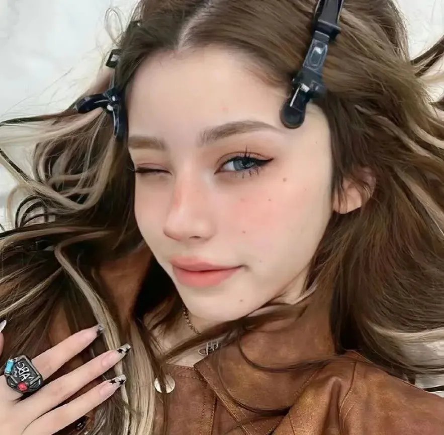 红色地毯黑色梦